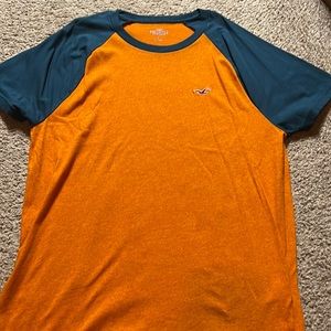 ‼️FIINAL PRICE‼️ Men’s Small Hollister tshirt in Orange/Blue